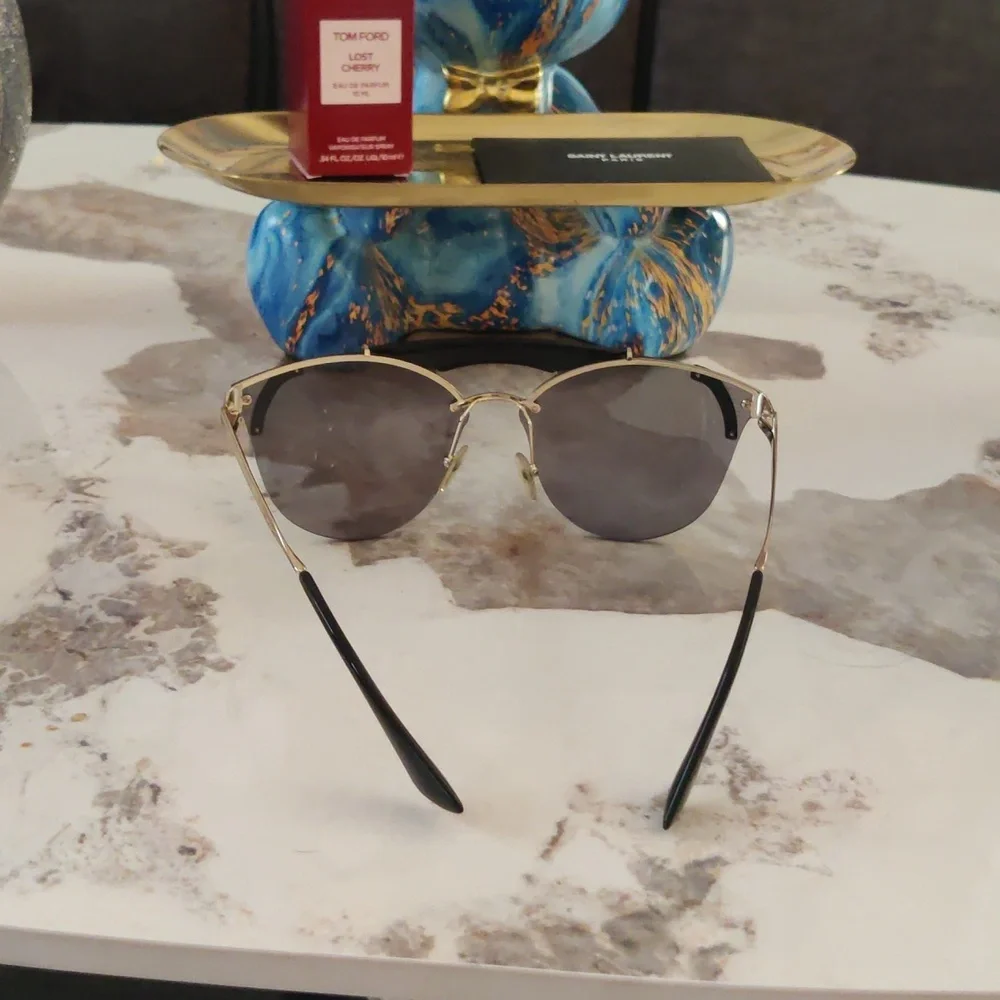 Prada very cute Women's sunglasses - Picture 7 of 9